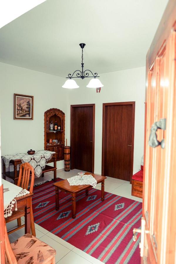 Cico Hostel &Private Room Αργυρόκαστρο Εξωτερικό φωτογραφία