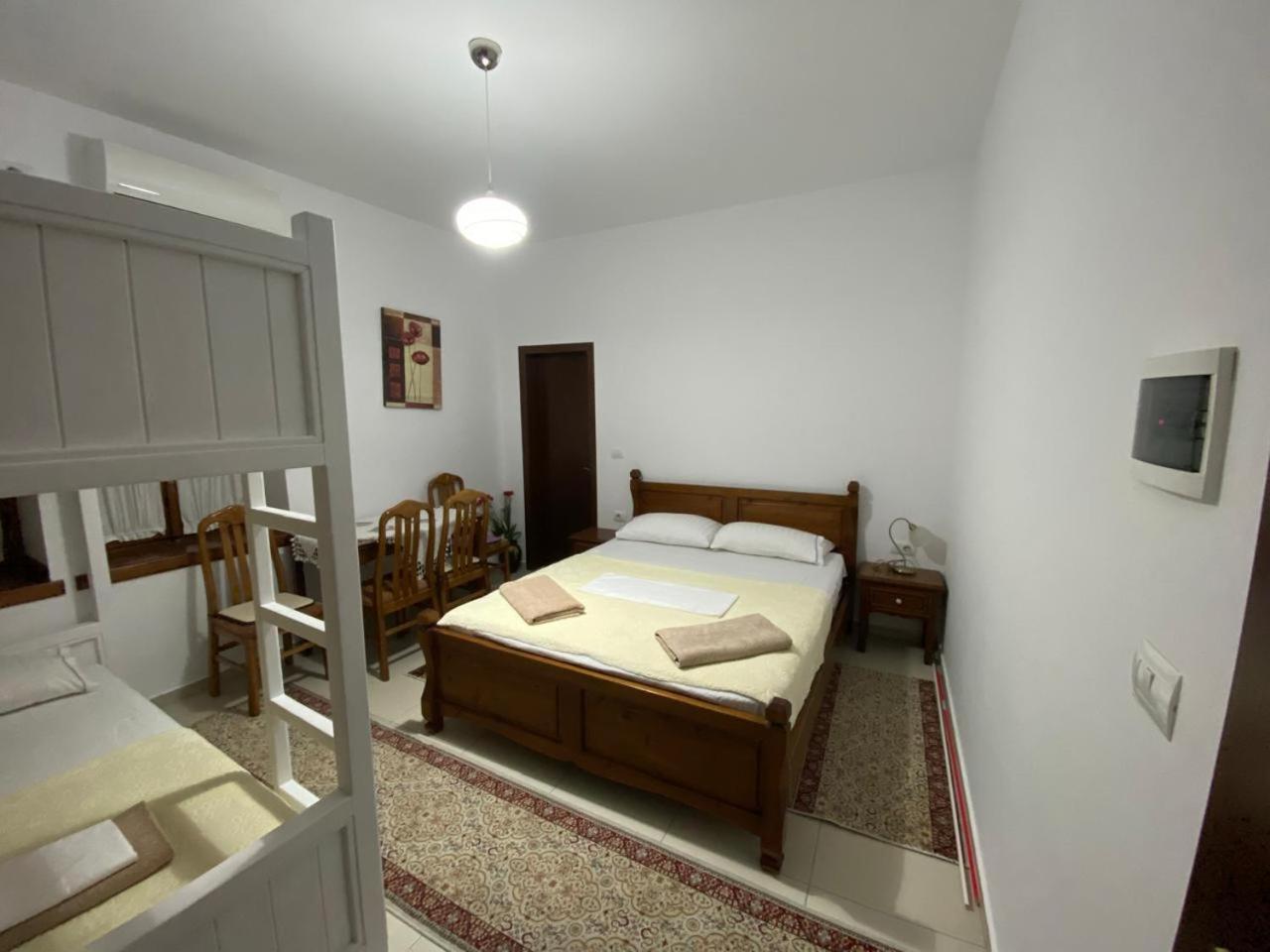 Cico Hostel &Private Room Αργυρόκαστρο Εξωτερικό φωτογραφία